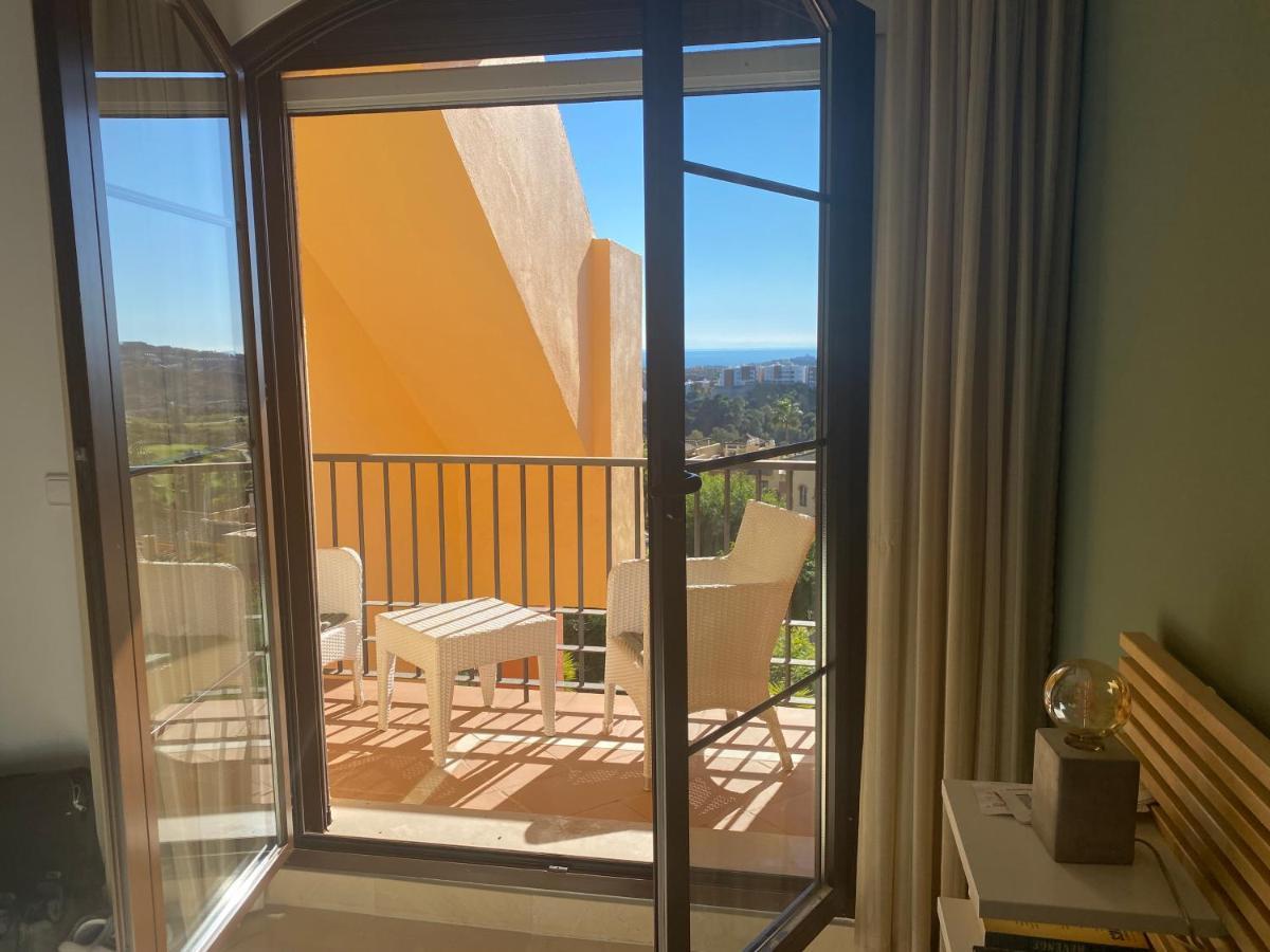 Huge Rooftop Solarium With View - 3 Apartment