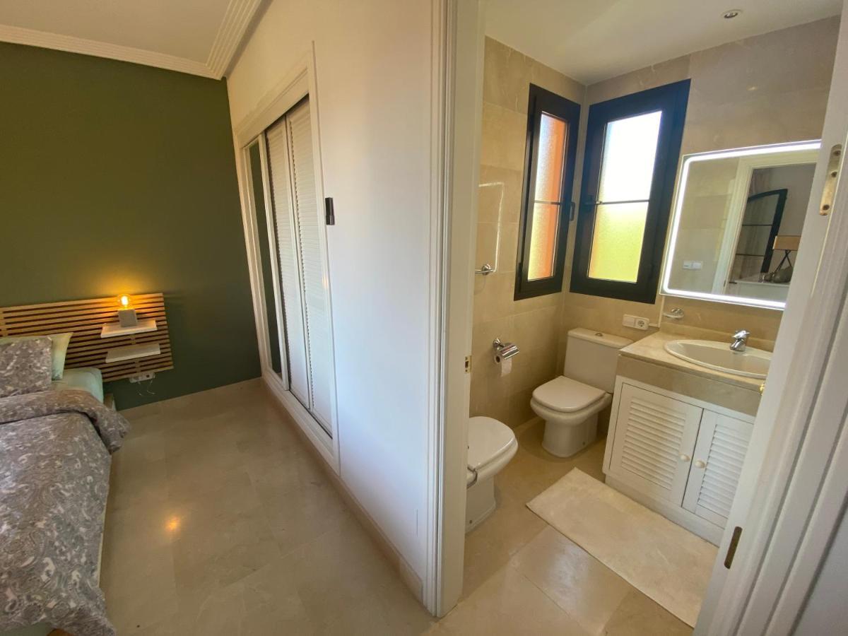 Huge Rooftop Solarium With View - 3 Apartment Benahavis